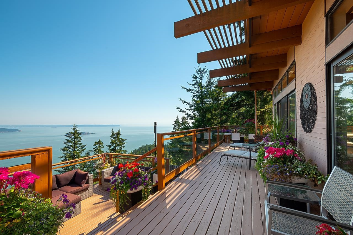 Walk-In Closet Photo of 941 Valhalla Place, Bowen Island, BC