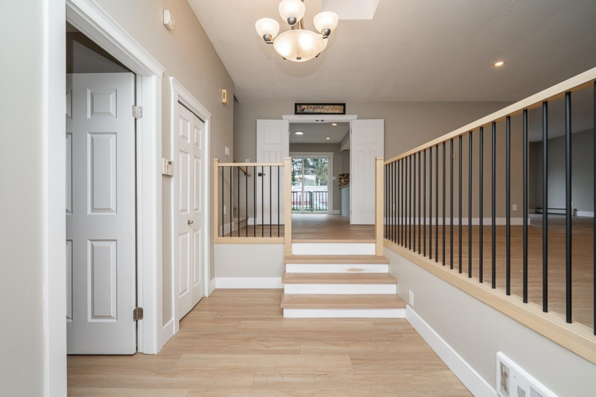 Dining Area Photo of 25016 59 Avenue, Langley, BC
