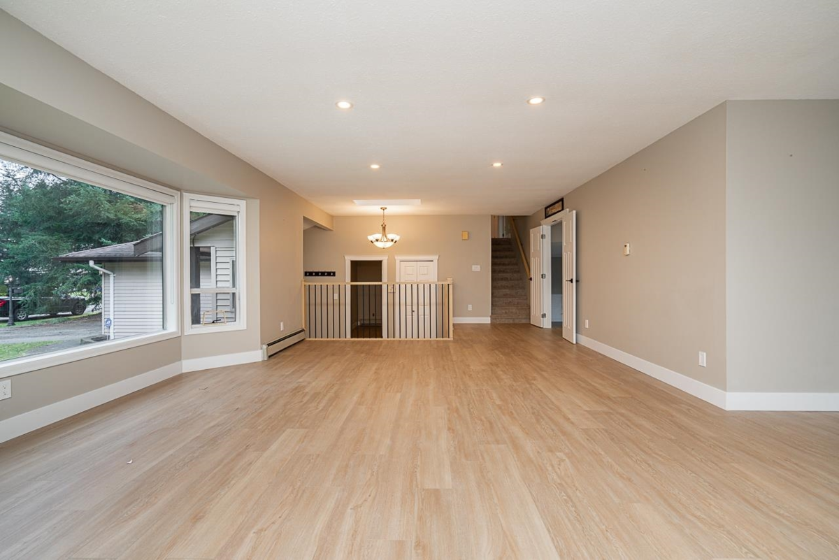 Kitchen Island Photo of 25016 59 Avenue, Langley, BC