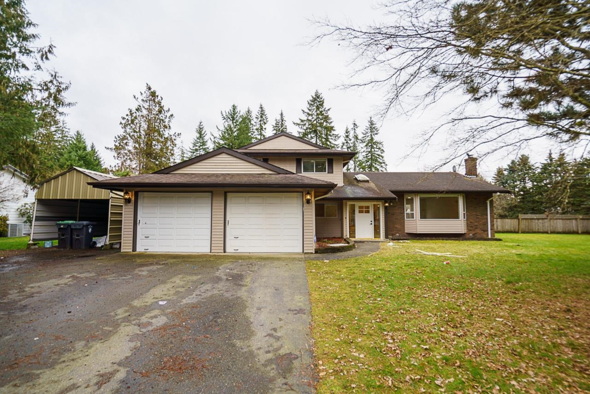 Living Room Photo of 25016 59 Avenue, Langley, BC