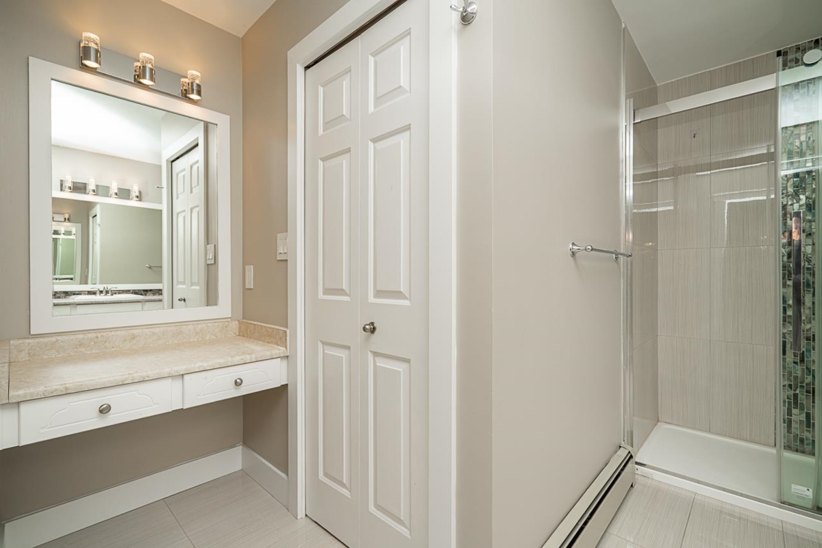 Powder Room Photo of 25016 59 Avenue, Langley, BC