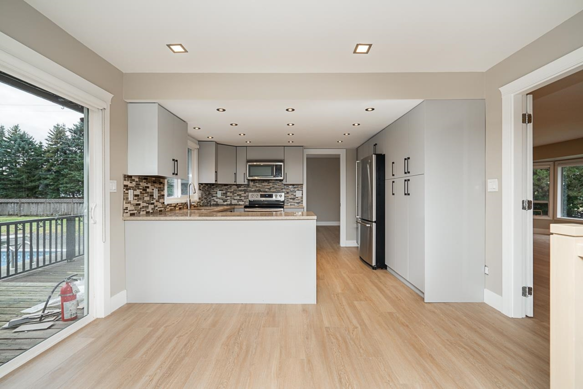 Primary Bathroom Photo of 25016 59 Avenue, Langley, BC