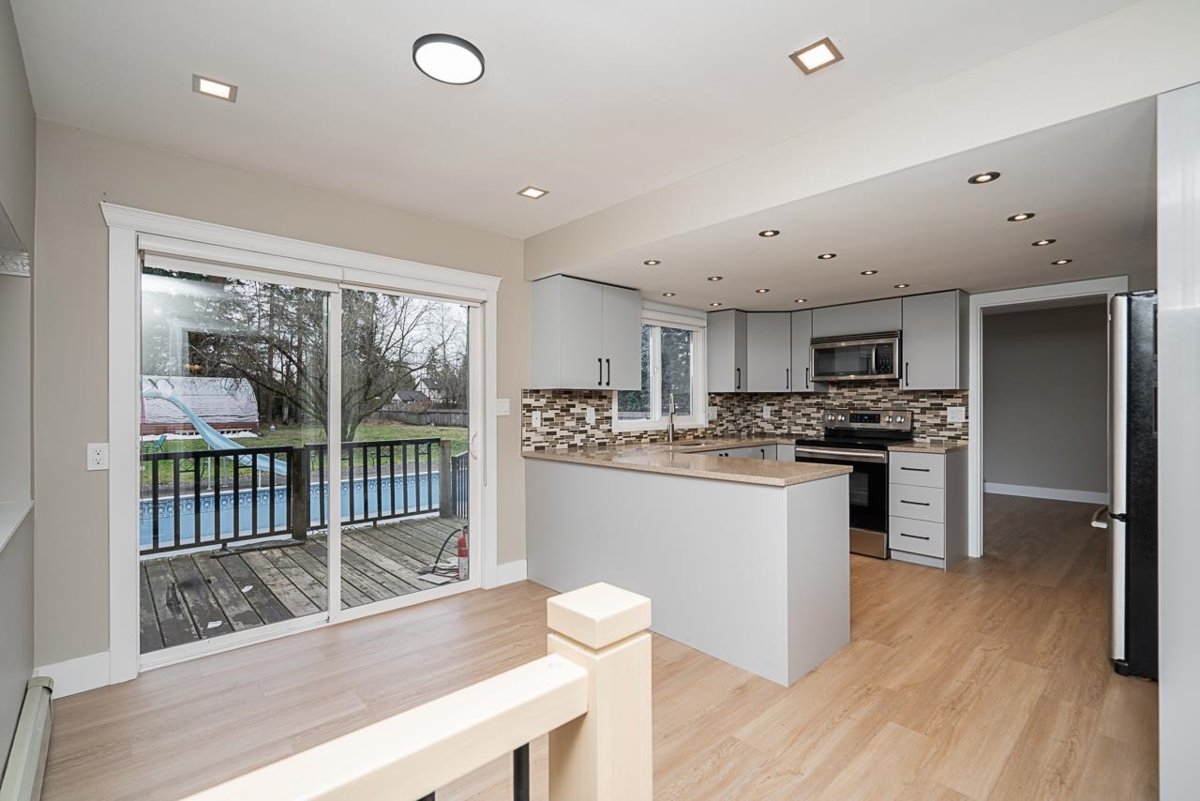 Walk-In Closet Photo of 25016 59 Avenue, Langley, BC