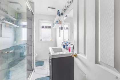 Primary Bathroom Photo of 9370 Stanley Street, Chilliwack, BC