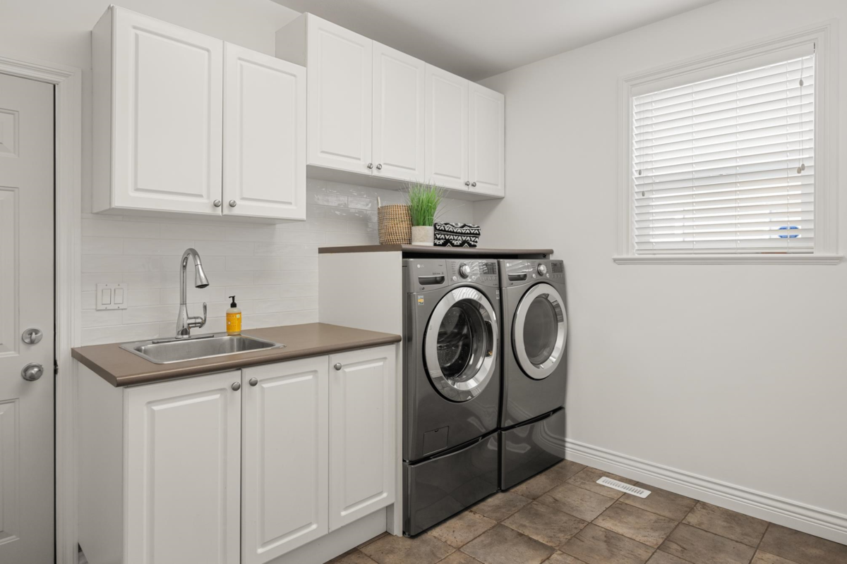 Basement Recreation Room Photo of 18667 63a Avenue, Surrey, BC