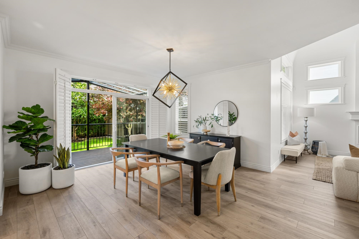Breakfast Nook Photo of 18667 63a Avenue, Surrey, BC