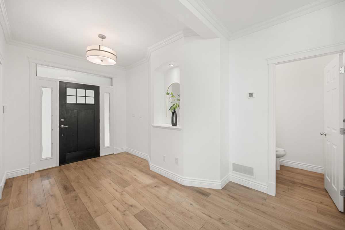 Family Room Photo of 18667 63a Avenue, Surrey, BC