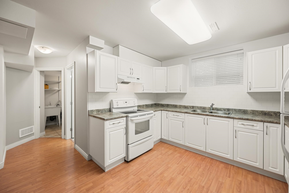 Hallway Photo of 18667 63a Avenue, Surrey, BC