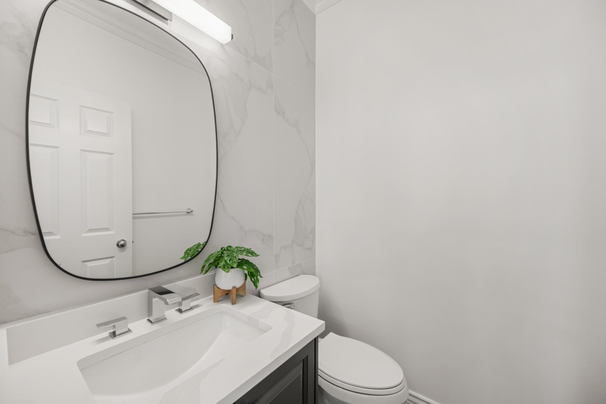 Laundry Room Photo of 18667 63a Avenue, Surrey, BC