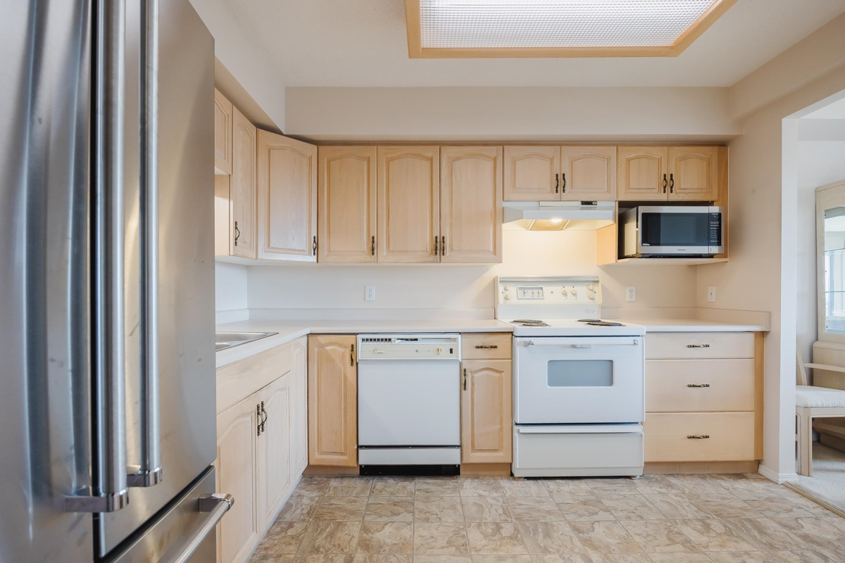 Dining Area Photo of 705 3170 Gladwin Road, Abbotsford, BC