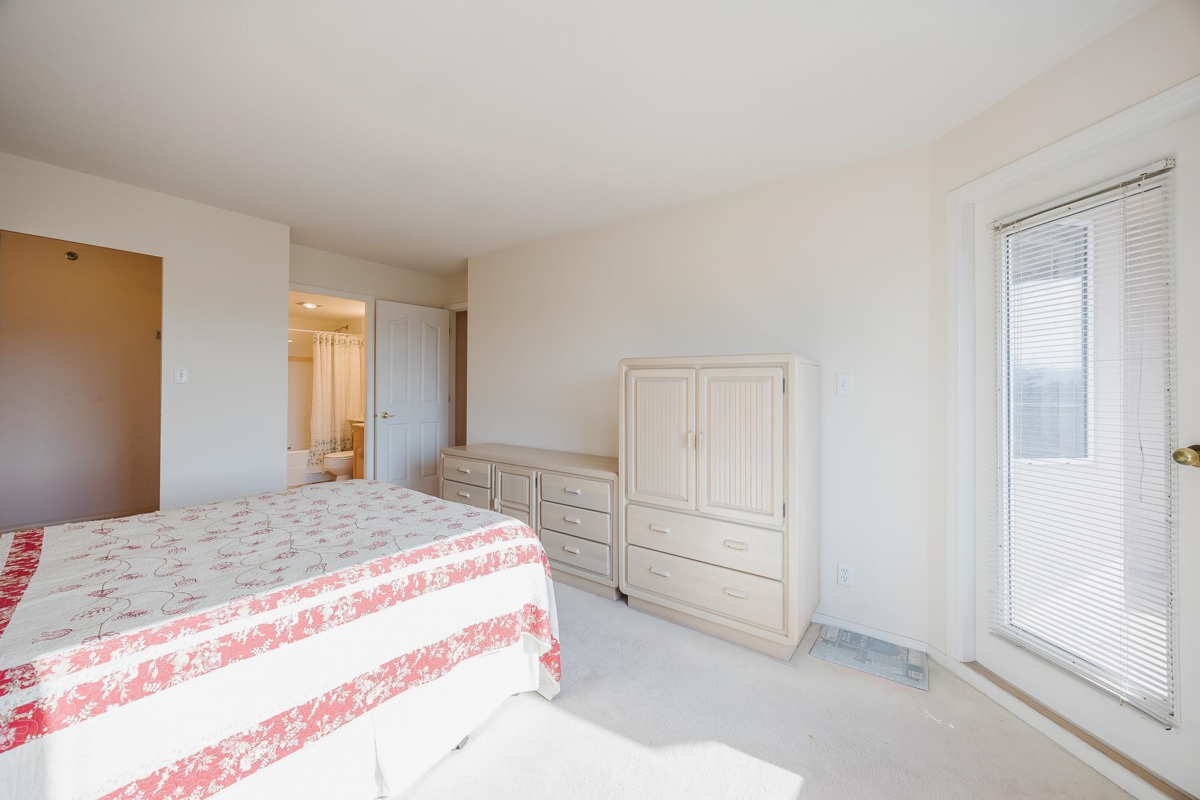Entry Foyer Photo of 705 3170 Gladwin Road, Abbotsford, BC