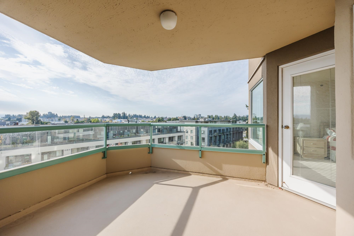 Front Yard Photo of 705 3170 Gladwin Road, Abbotsford, BC