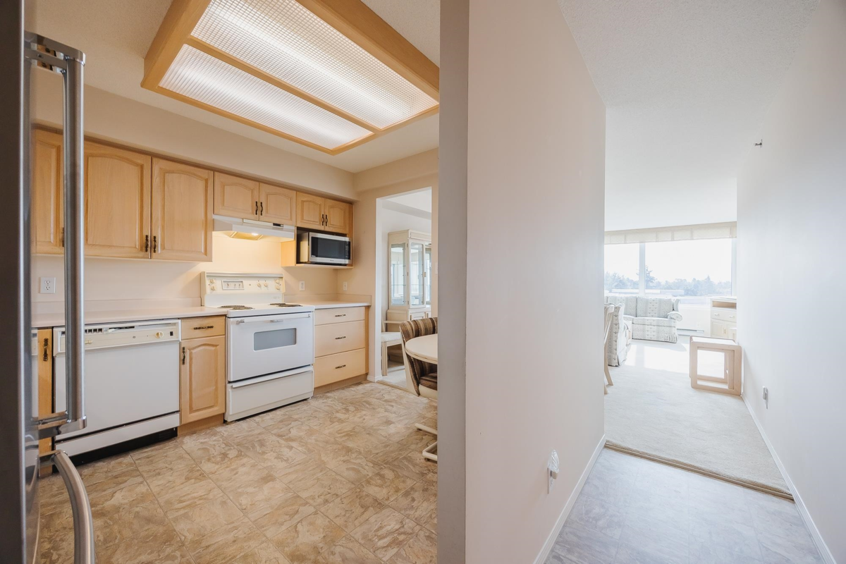 Kitchen Island Photo of 705 3170 Gladwin Road, Abbotsford, BC