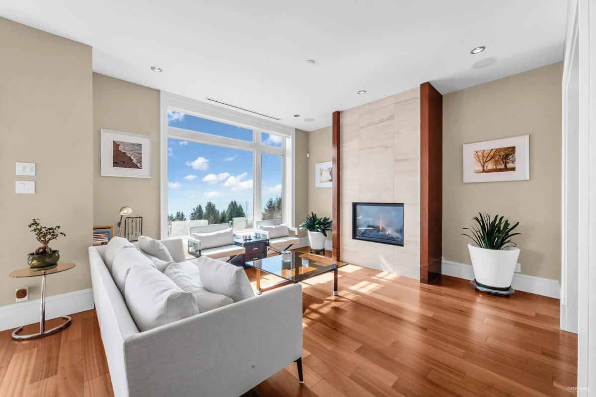 Dining Area Photo of 102 2575 Garden Court, West Vancouver, BC