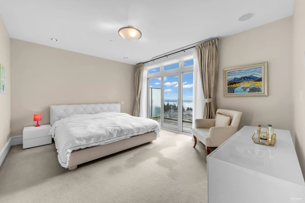 Front Yard Photo of 102 2575 Garden Court, West Vancouver, BC