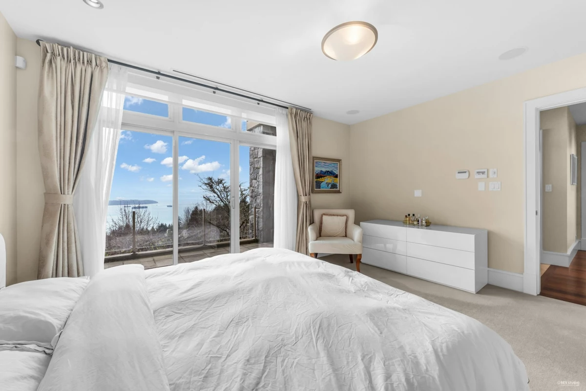 Garden / Landscaping Photo of 102 2575 Garden Court, West Vancouver, BC