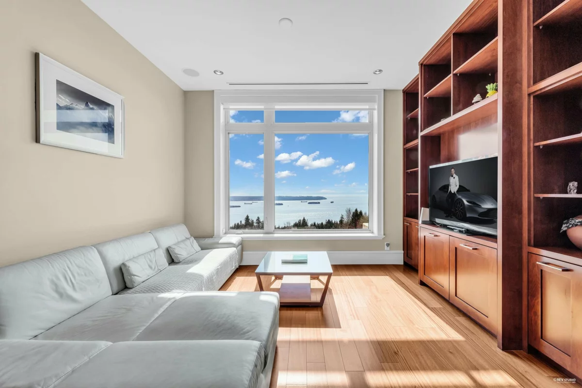 Hallway Photo of 102 2575 Garden Court, West Vancouver, BC