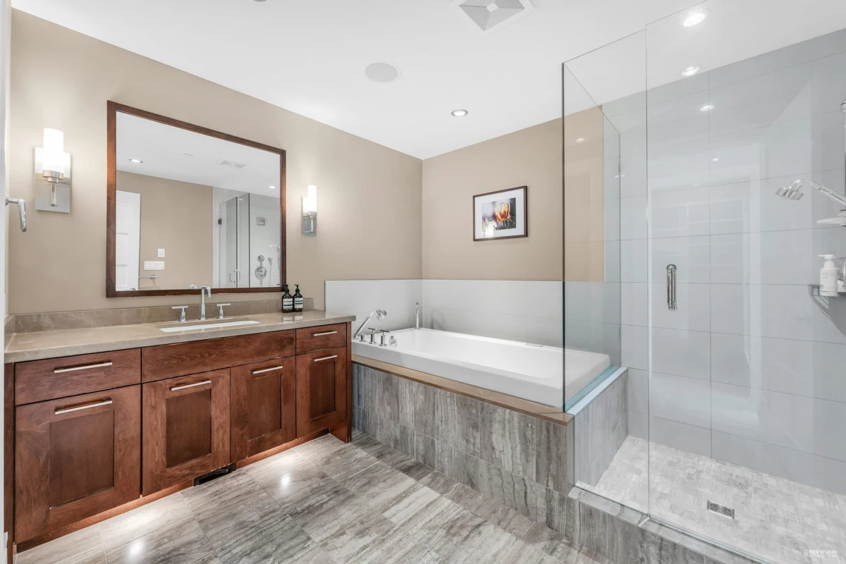 Hot Tub / Spa Photo of 102 2575 Garden Court, West Vancouver, BC