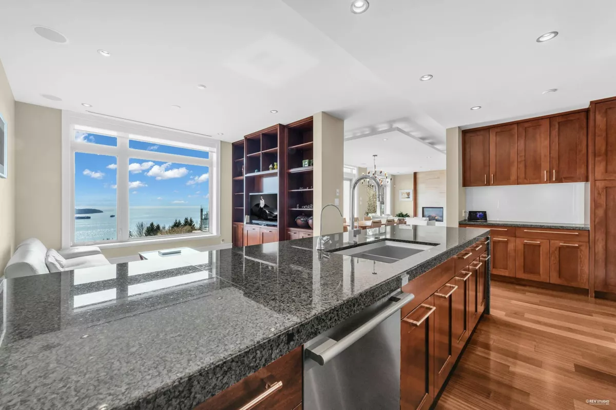 Loft / Bonus Room Photo of 102 2575 Garden Court, West Vancouver, BC