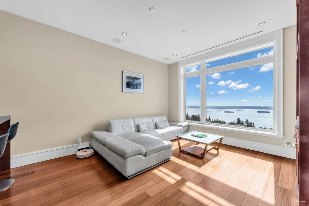 Mudroom Photo of 102 2575 Garden Court, West Vancouver, BC