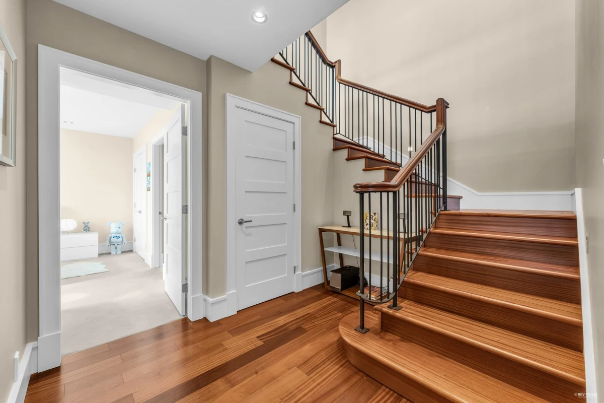 Outdoor Deck Photo of 102 2575 Garden Court, West Vancouver, BC