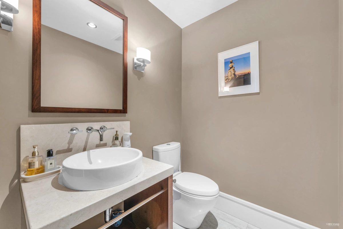 Outdoor Patio Photo of 102 2575 Garden Court, West Vancouver, BC