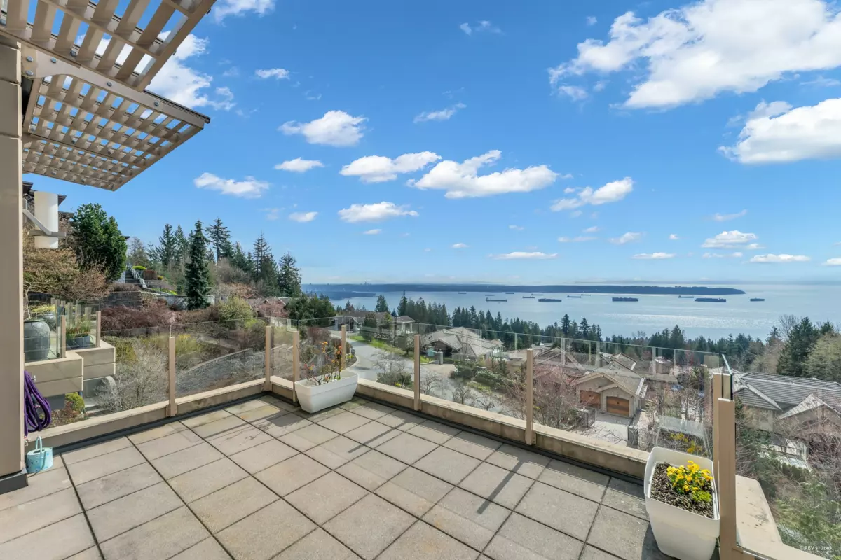 Primary Bathroom Photo of 102 2575 Garden Court, West Vancouver, BC