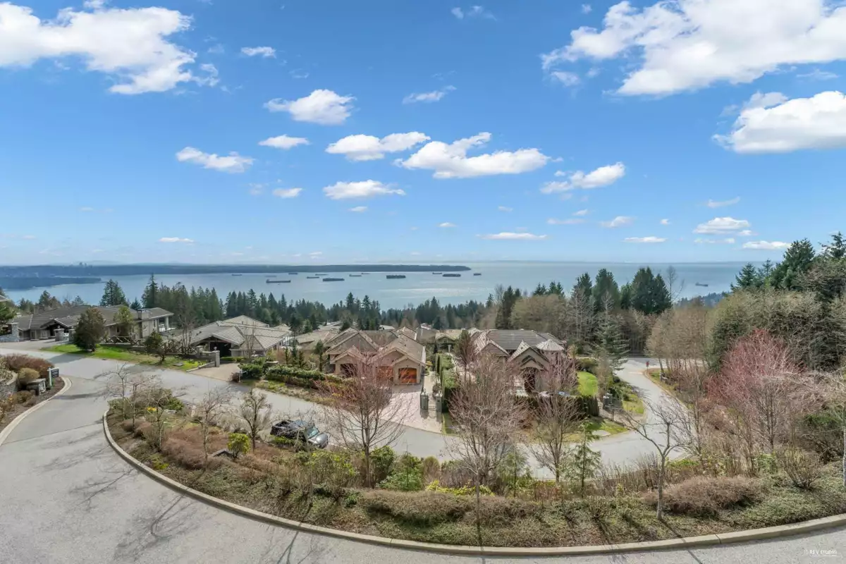 Swimming Pool Photo of 102 2575 Garden Court, West Vancouver, BC