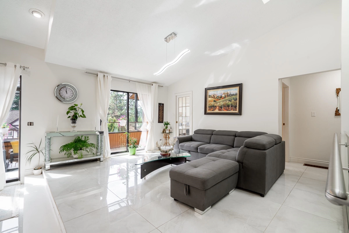 Breakfast Nook Photo of 2940 Dresden Way, North Vancouver, BC