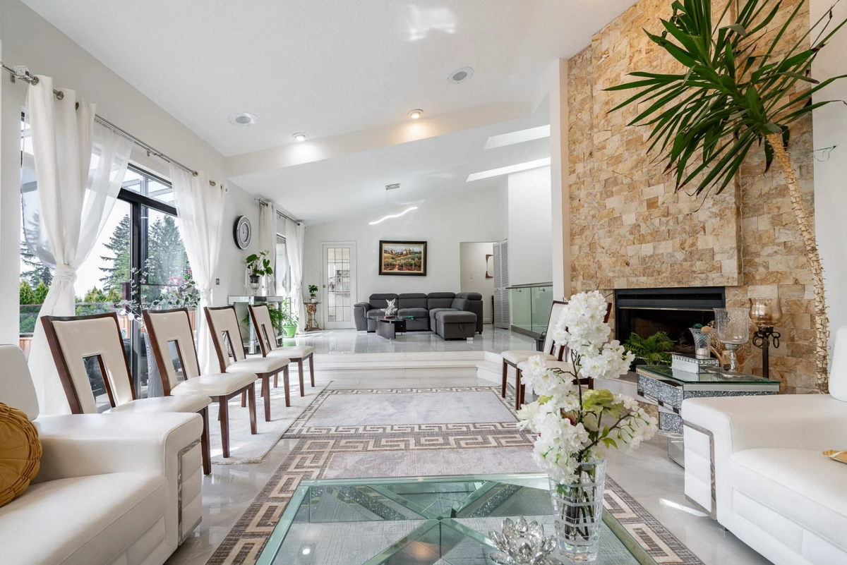 Kitchen Island Photo of 2940 Dresden Way, North Vancouver, BC