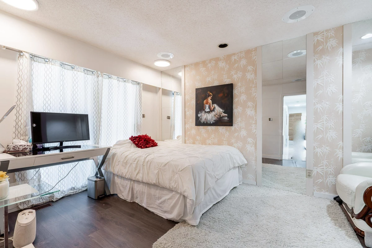 Powder Room Photo of 2940 Dresden Way, North Vancouver, BC