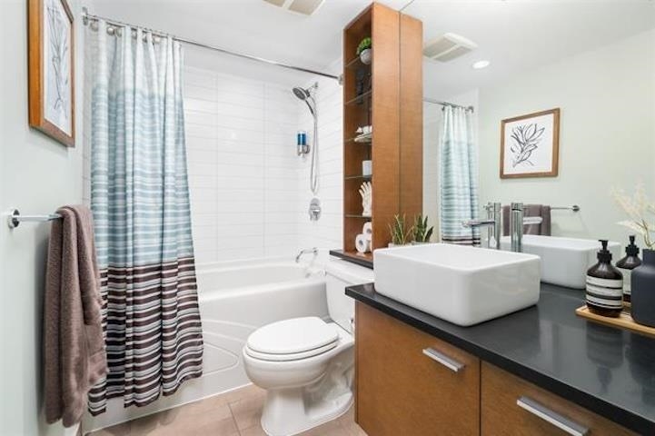 Powder Room Photo of 1106 980 Cooperage Way, Vancouver, BC