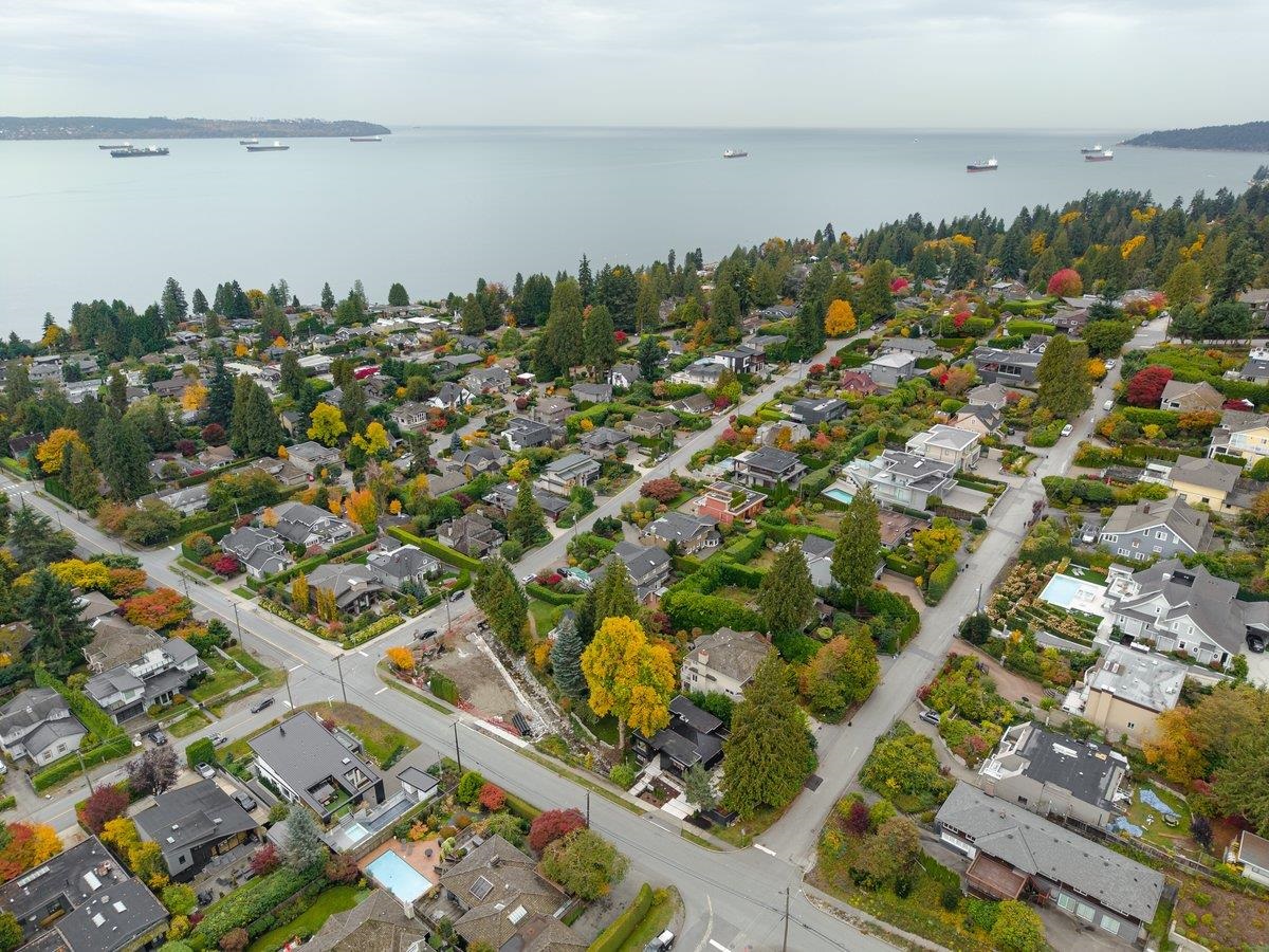 Basement Recreation Room Photo of 2508 Nelson Avenue, West Vancouver, BC