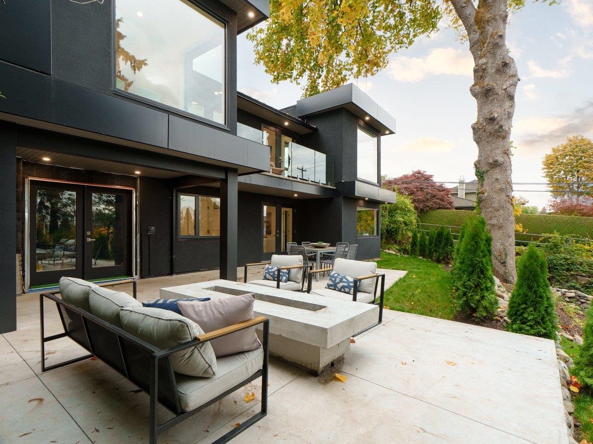 Family Room Photo of 2508 Nelson Avenue, West Vancouver, BC