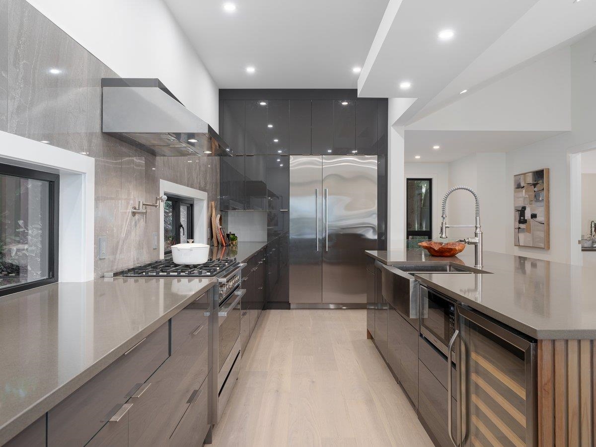 Kitchen Island Photo of 2508 Nelson Avenue, West Vancouver, BC
