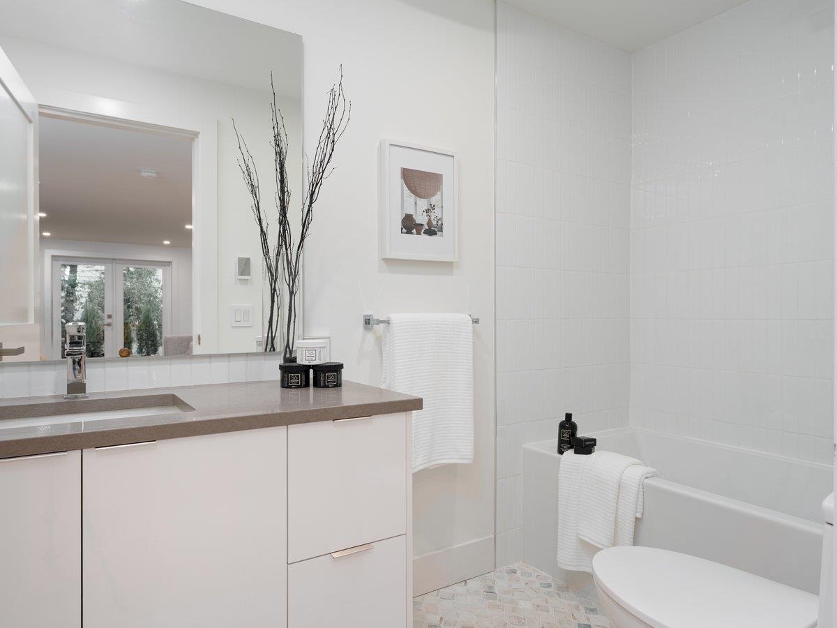 Powder Room Photo of 2508 Nelson Avenue, West Vancouver, BC