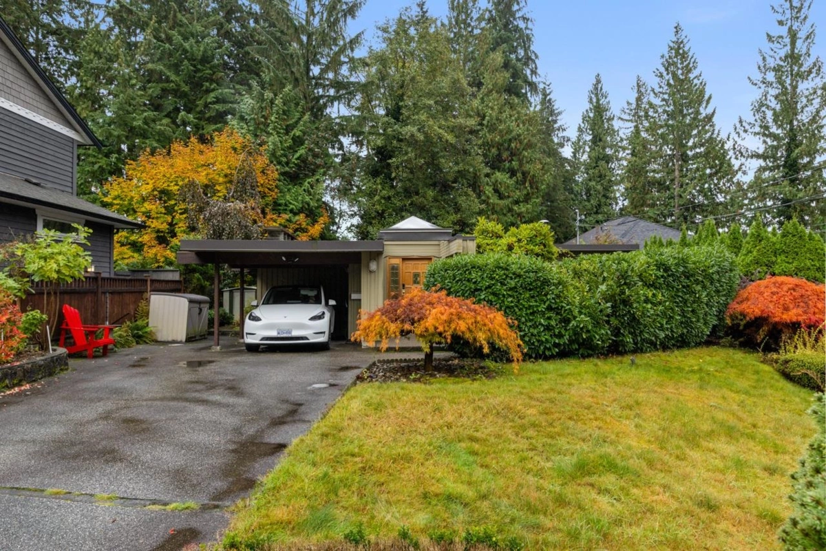 Basement Recreation Room Photo of 977 Belvedere Drive, North Vancouver, BC