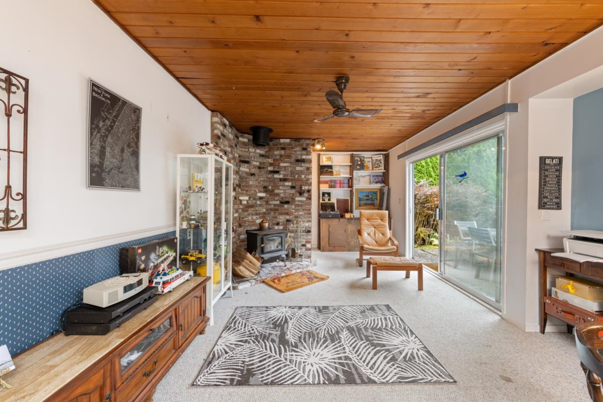 Family Room Photo of 977 Belvedere Drive, North Vancouver, BC