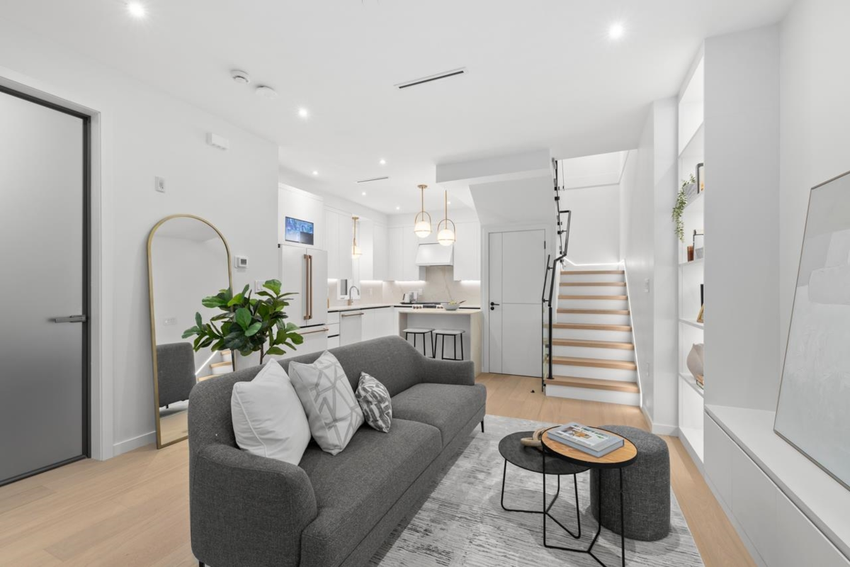 Dining Area Photo of 683 W 18th Avenue, Vancouver, BC