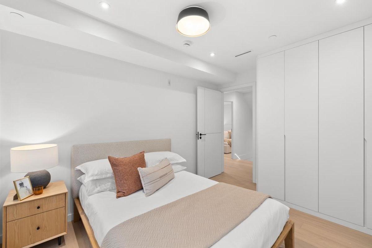 Entry Foyer Photo of 683 W 18th Avenue, Vancouver, BC