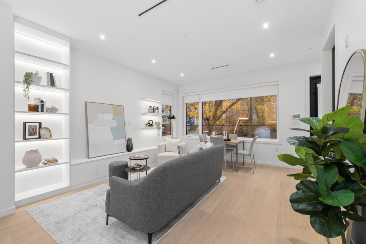 Kitchen Island Photo of 683 W 18th Avenue, Vancouver, BC