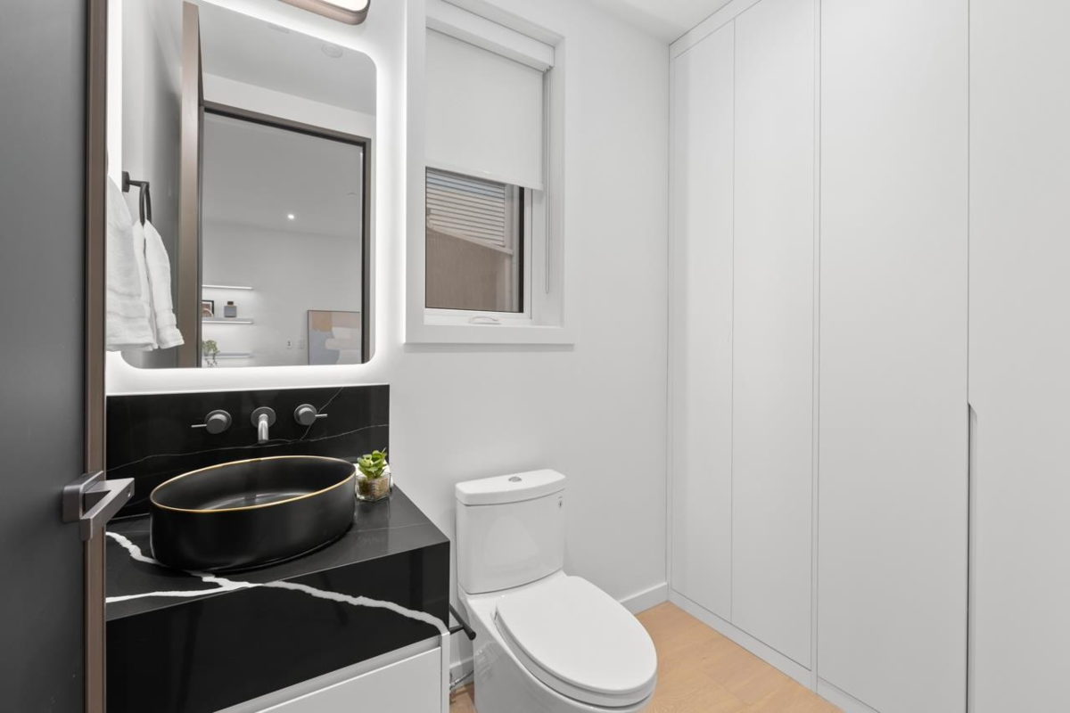 Powder Room Photo of 683 W 18th Avenue, Vancouver, BC