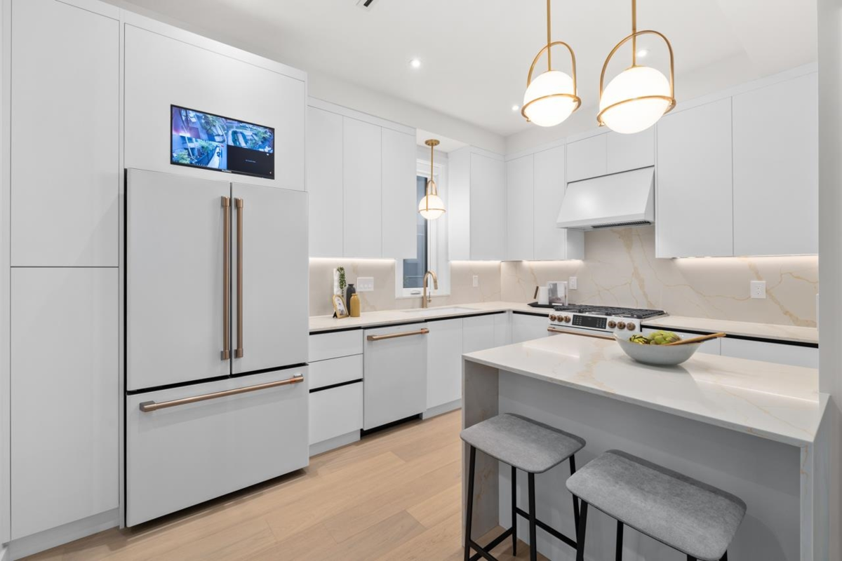 Primary Bathroom Photo of 683 W 18th Avenue, Vancouver, BC