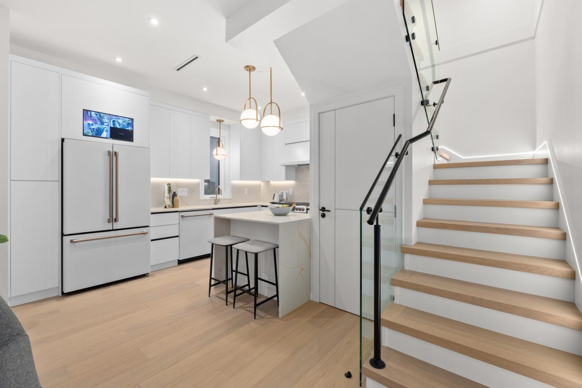 Primary Bedroom Photo of 683 W 18th Avenue, Vancouver, BC