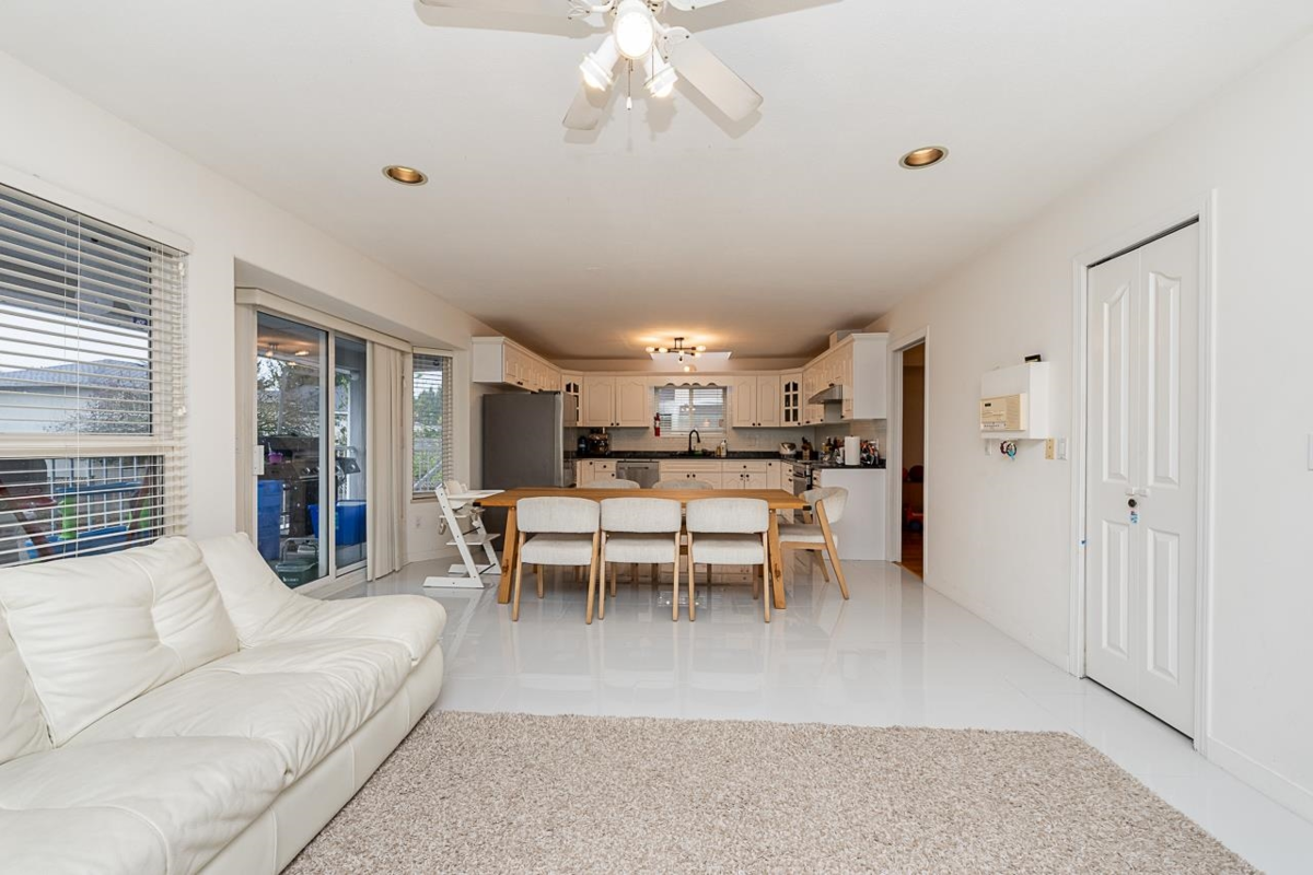Breakfast Nook Photo of 10132 156th Street, Surrey, BC
