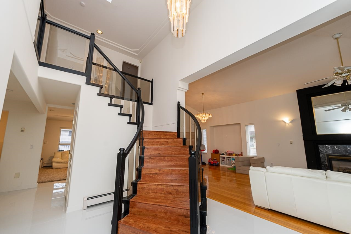 Kitchen Island Photo of 10132 156th Street, Surrey, BC