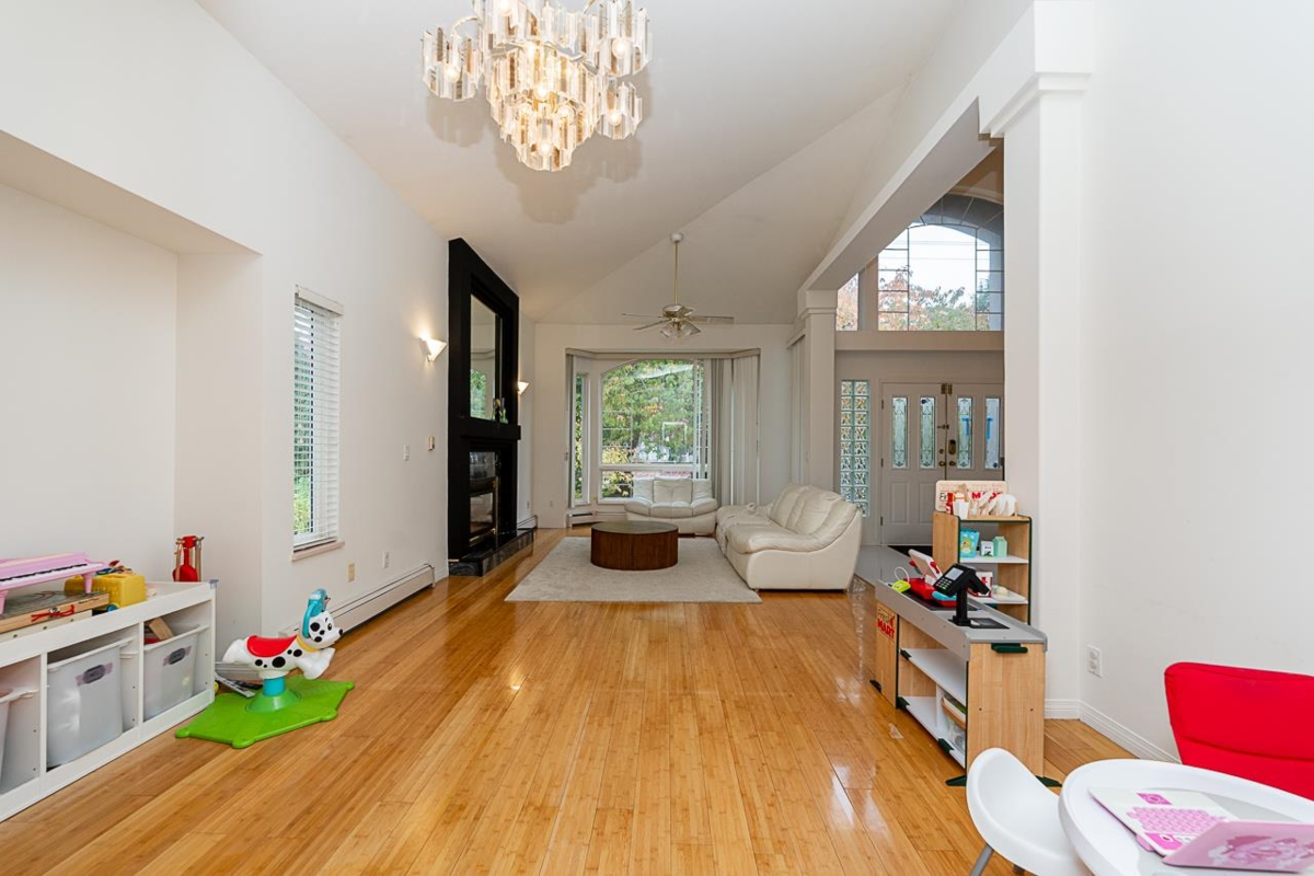 Kitchen Photo of 10132 156th Street, Surrey, BC