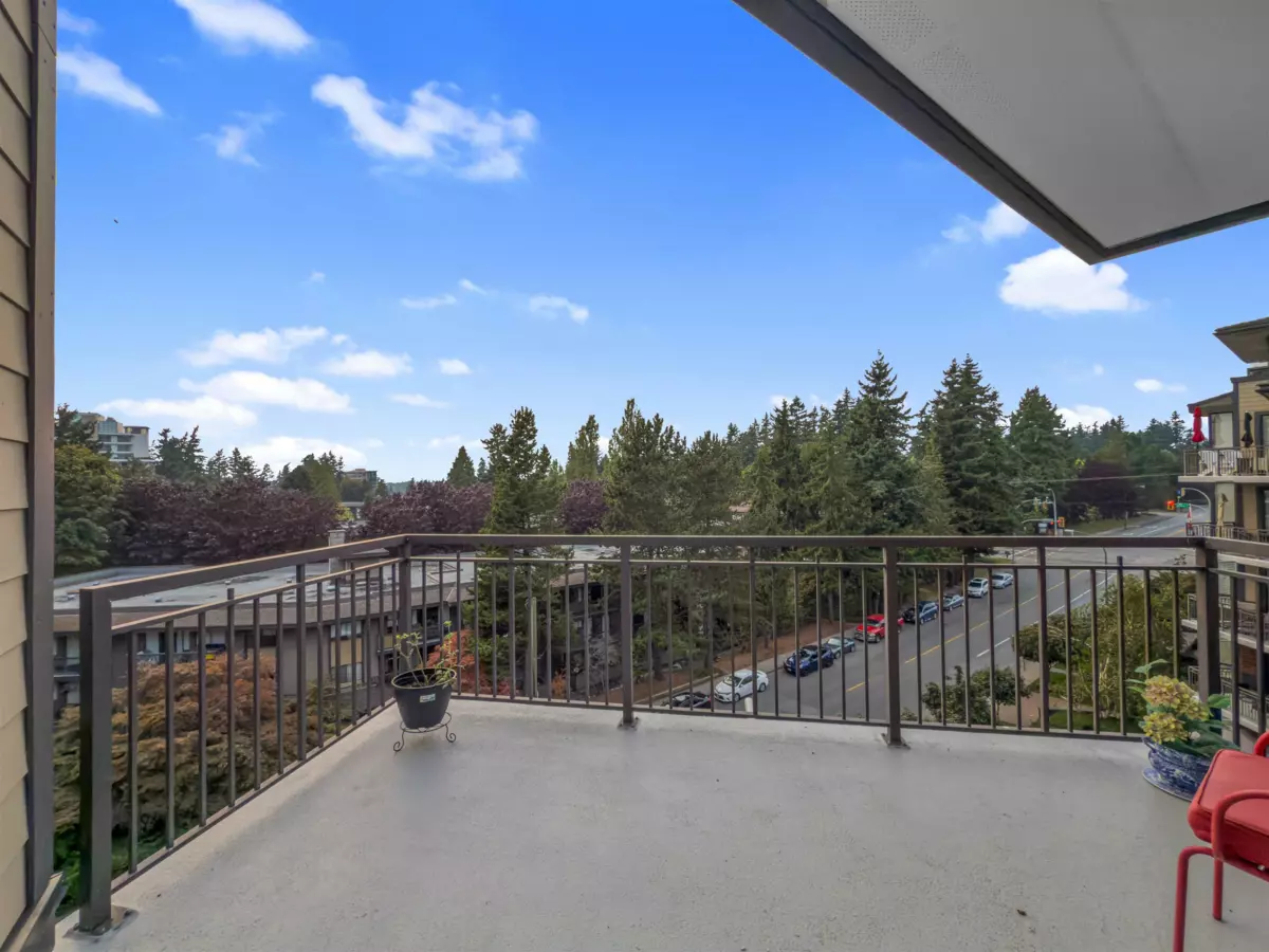 Aerial View of 603 1550 Martin Street, White Rock, BC