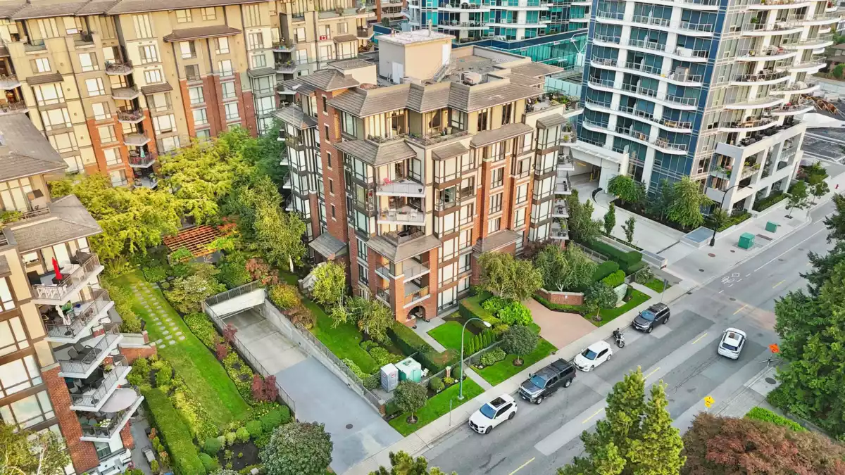 Community Amenities Photo (Clubhouse) of 603 1550 Martin Street, White Rock, BC