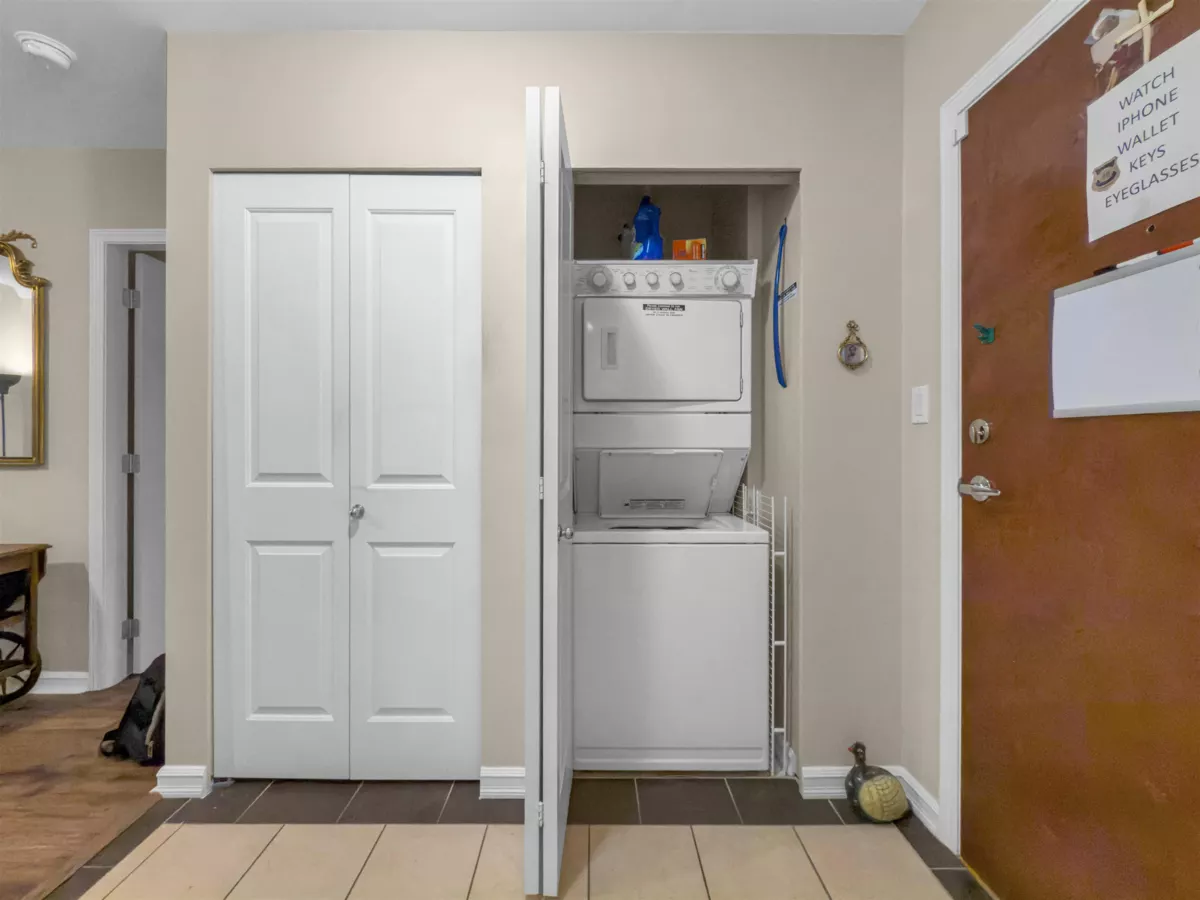 Hallway Photo of 603 1550 Martin Street, White Rock, BC